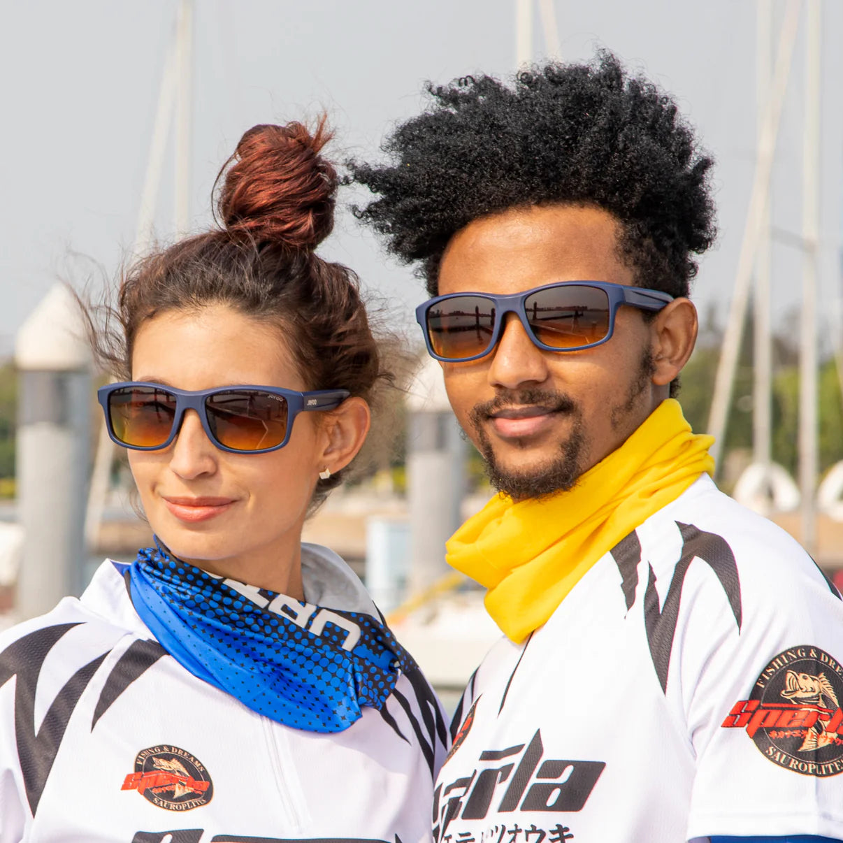 Couple-Wearing-Polarized-Floating-Sunglasses-Navy-Blue-JF129